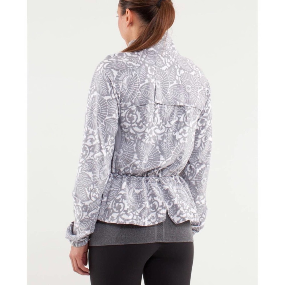 Lululemon Run: Travel To Track Jacket Beachy Floral White Fossil Size 6 View 2